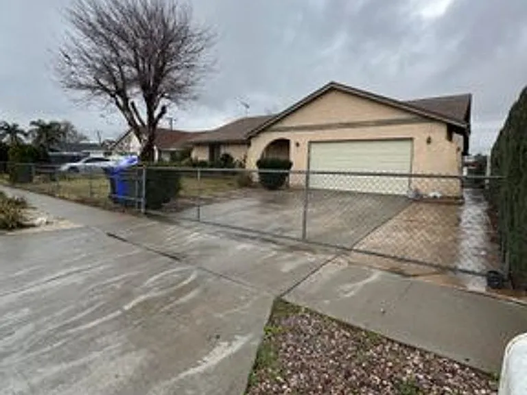 17424 Seville Ct — Photo 1