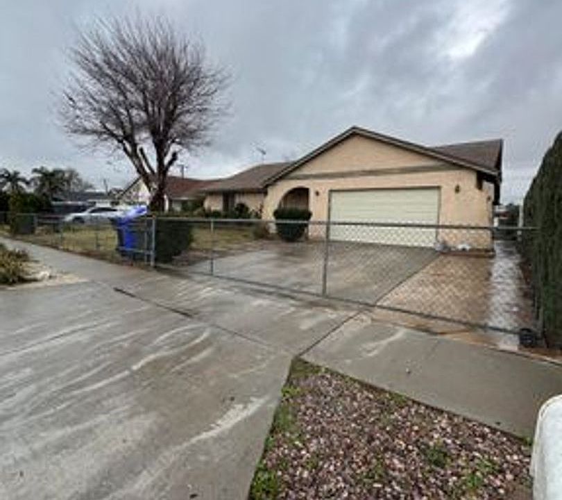 1st image of 17424 Seville Ct