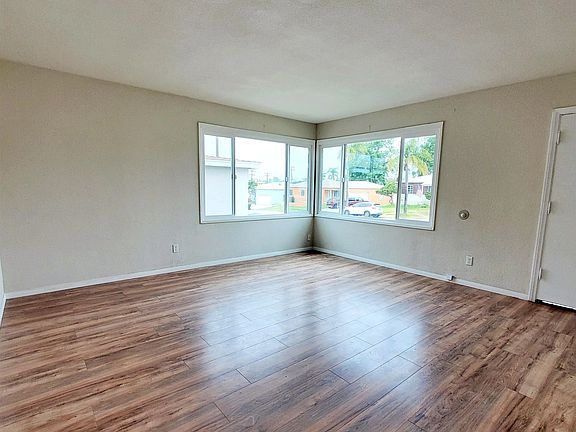 2nd image of 5043 Elm St