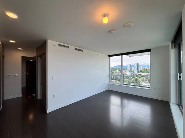 455 SW Marine Dr #3009, Vancouver, BC V5X 2S9
