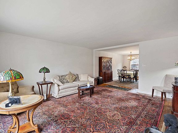 3rd image of 378 Woodlawn Ave
