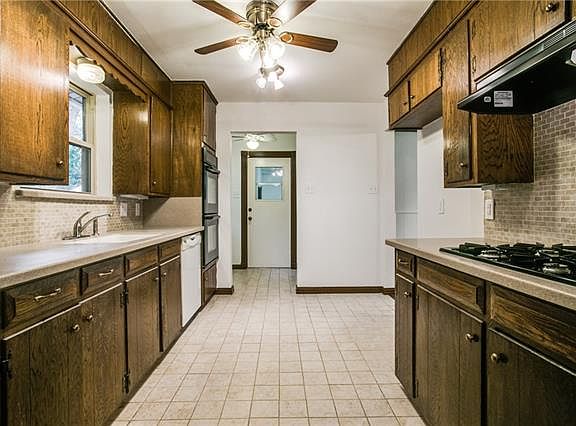 5th image of 3406 Somerset Dr