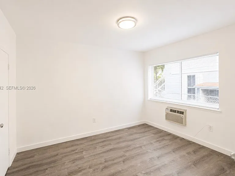 7600 Dickens Ave #2 — Photo 3