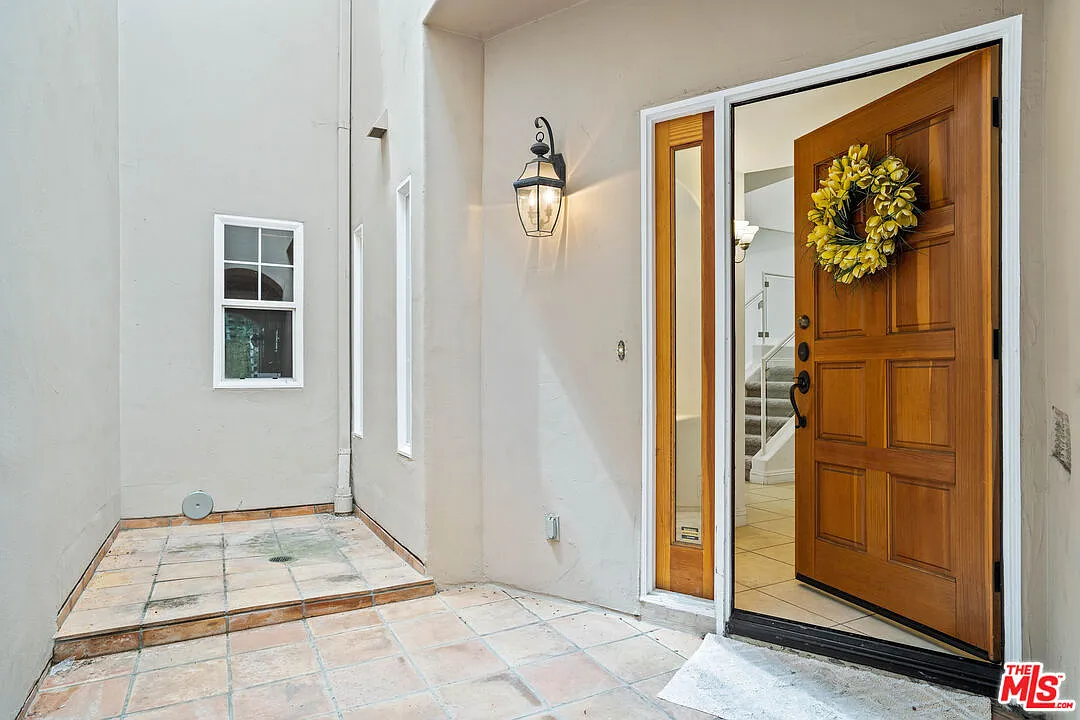 3 bed, 3.0 bath, 2064 sqft, $7,000 — Photo 2