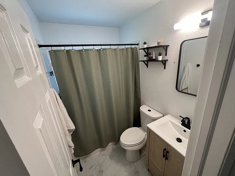 117 Marine Dr — Photo 4