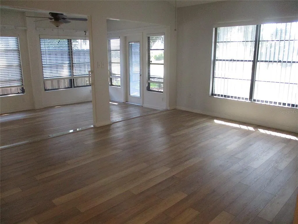 2 bed, 2.0 bath, 1371 sqft, $1,800 — Photo 2
