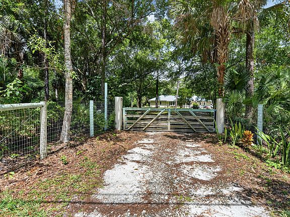 4th image of 15721 111th Terrace N