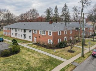 117 Shadow Ln APT B2, West Hartford, CT 06110
