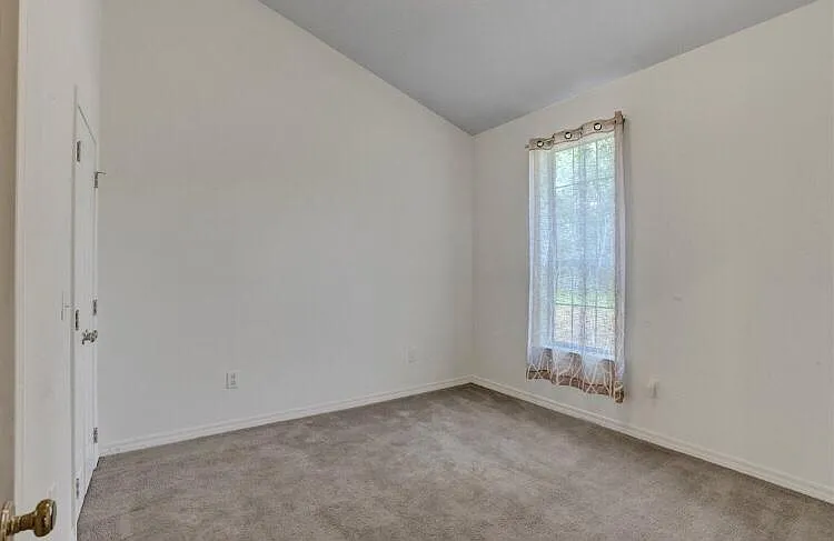 207 Northtown Dr — Photo 6
