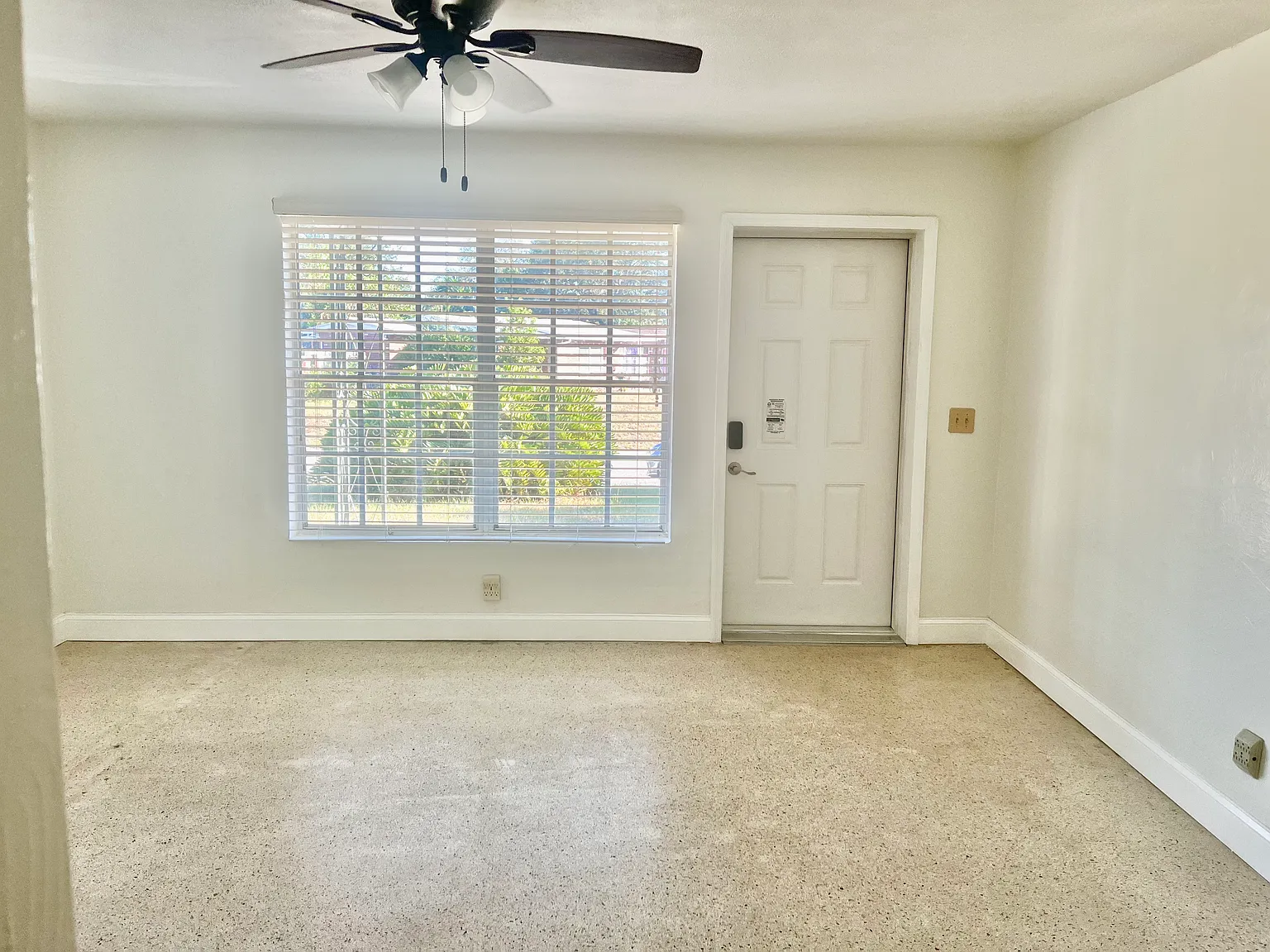 3 bed, 1162 sqft, $2,400 — Photo 3