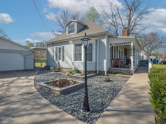 3rd image of 436 Oneida St