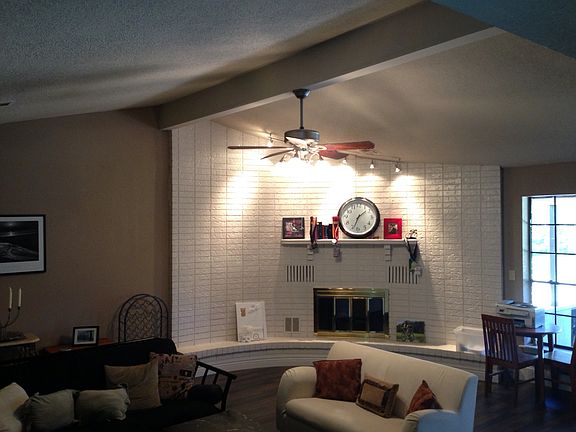 Living room/ gas fireplace