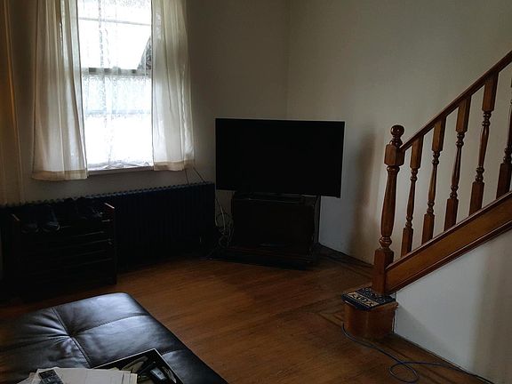 3rd image of 6619 Glenloch St