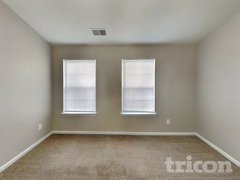 106 Newport Dr — Photo 9