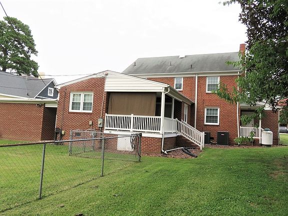 3rd image of 407 Roanoke Ave