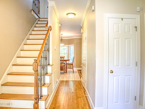 5th image of 406 Kempton Drive