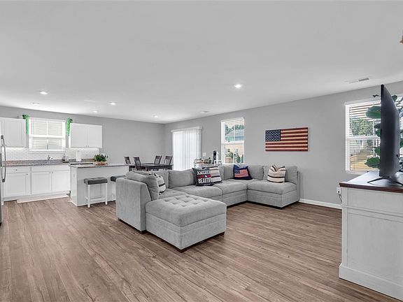 4th image of 169 Queens Mill Ct