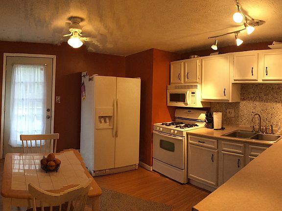2nd image of 3892 Farm Brook Ln