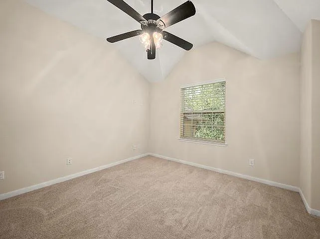 5 bed, 3.5 bath, 3349 sqft, $3,200 — Photo 2