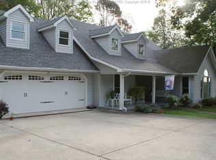 22 Wineberry Ln, Charleston, WV 25302
