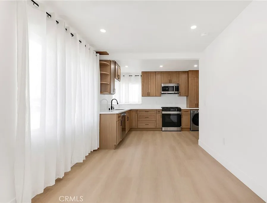 1 bed, 750 sqft, $2,745 — Photo 4