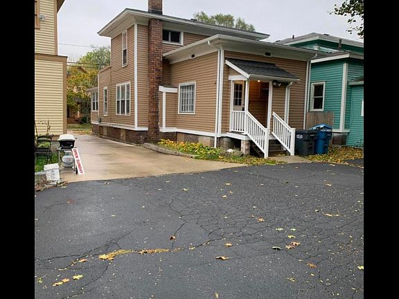 3rd image of 1106 S Park St