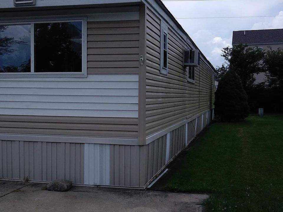 2nd image of 165 Hemlock Dr