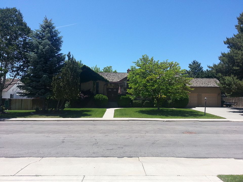 Mature trees and landscaping