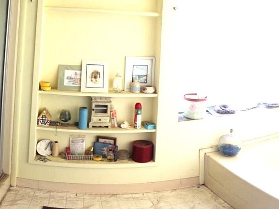 5th image of 360 Chateau La Salle Dr #360