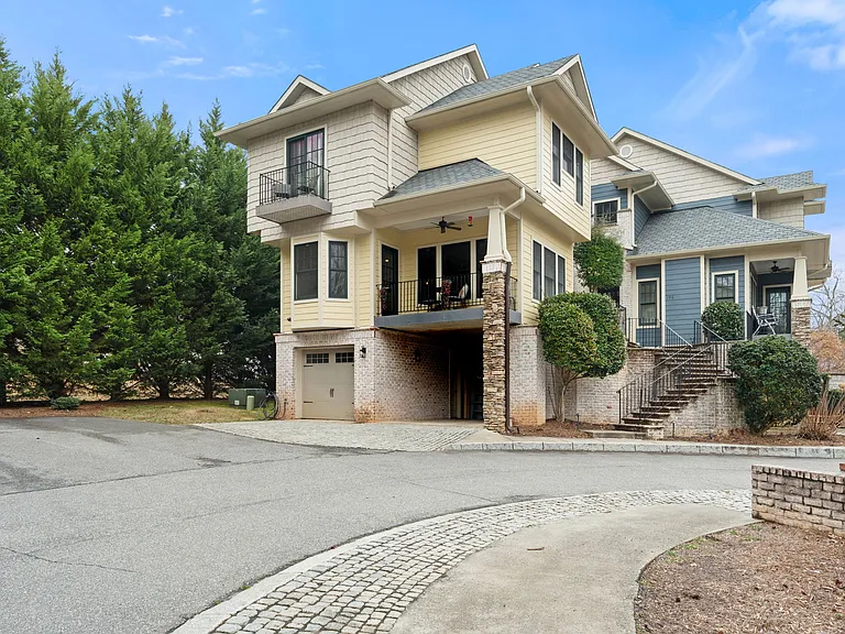 160 Park Pointe Cir #NA — Photo 5