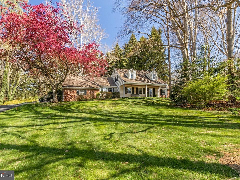 1st image of 28 Brook Dr