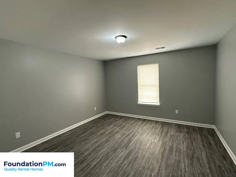 605 Howard Dr — Photo 7