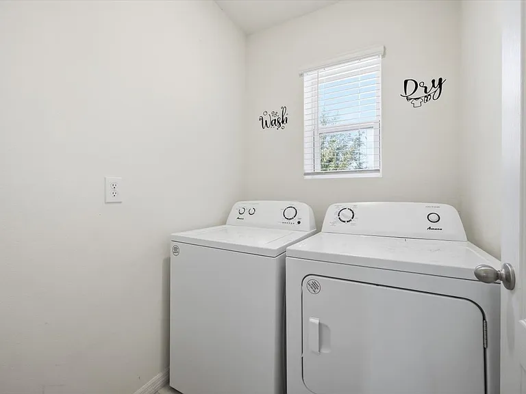 289 Gina Ln — Photo 7