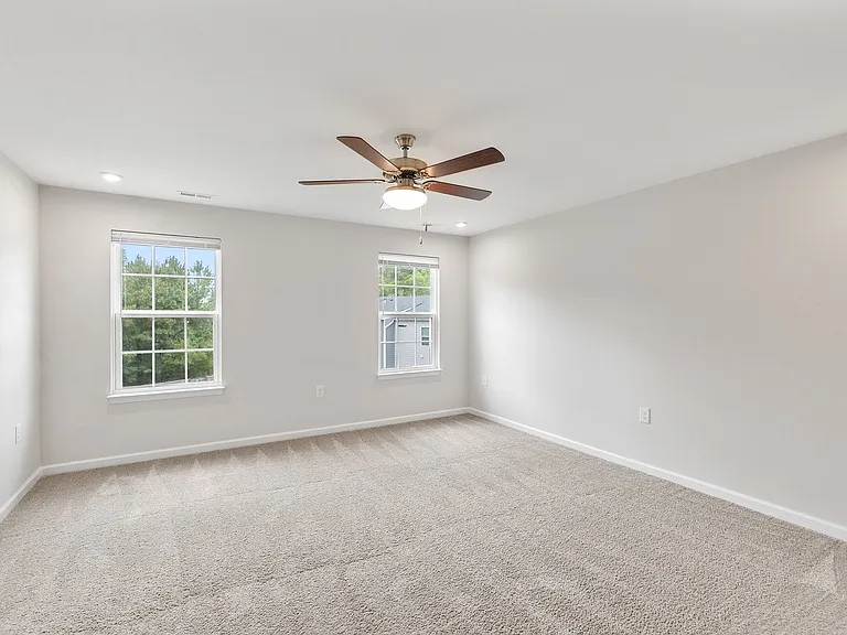 214 Tamworth Crk — Photo 26
