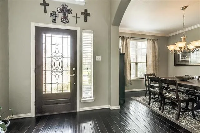 4 bed, 2.5 bath, 2434 sqft, $3,000 — Photo 3