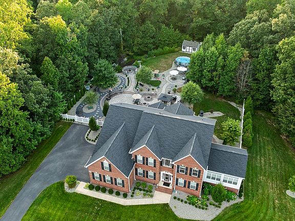 2nd image of 6865 Crockett Ct