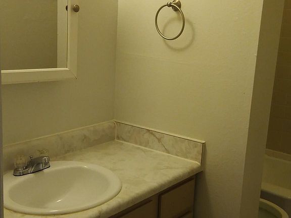 4th image of 401 12th Ave SE APT 255