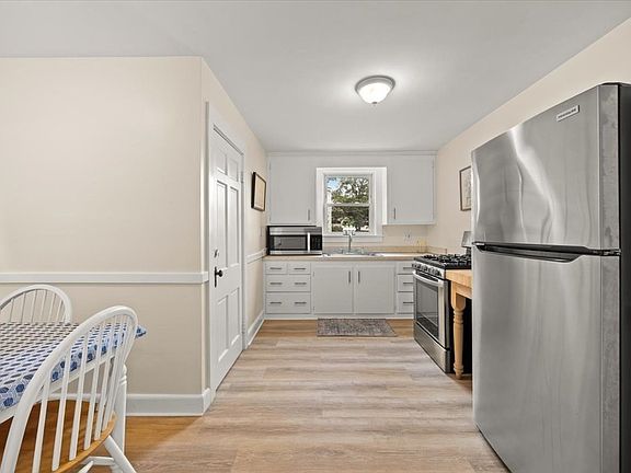 5th image of 9 Billings St