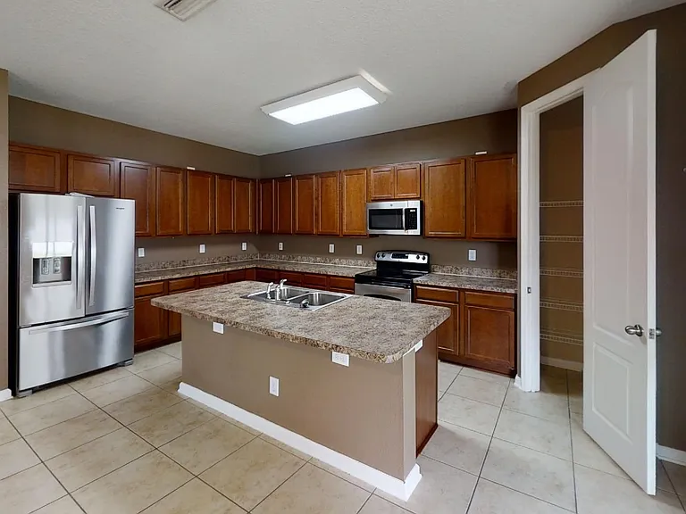 15695 Lexington Park Blvd — Photo 7