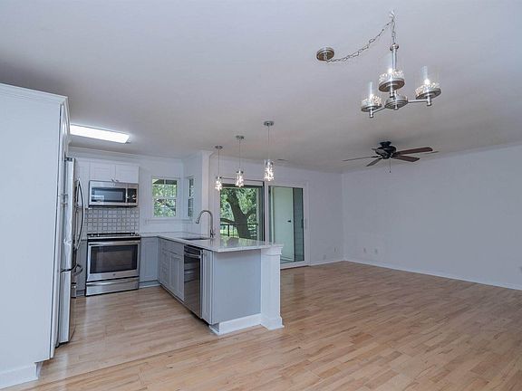 4th image of 1869 Montclair Dr Unit C