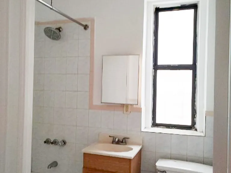 3560 Olinville Ave #4K — Photo 6