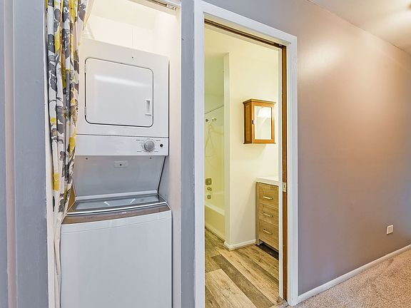 5th image of 1464 Stonebridge Cir APT E3