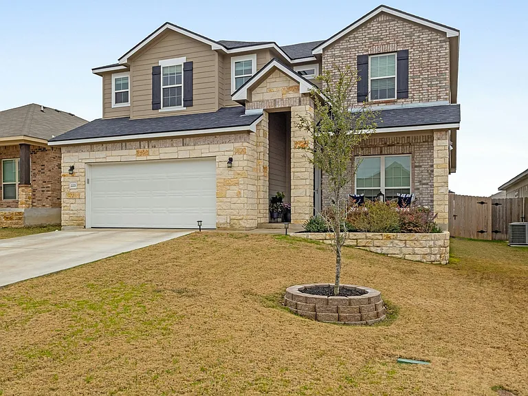 2221 Clove Ct — Photo 2
