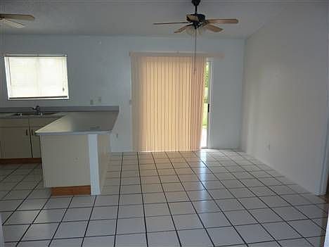 4th image of 762 SW Dalton Cir
