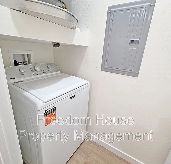1701 Sycamore Ave #A — Photo 40