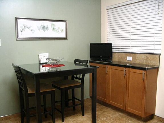 5th image of 300 E 18th St #2