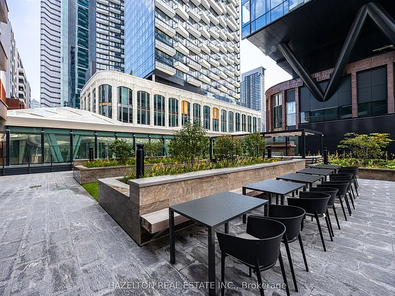 455 Wellington St W #301 — Photo 39