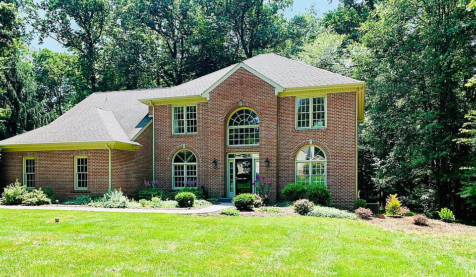 2nd image of 105 Mougins Cir