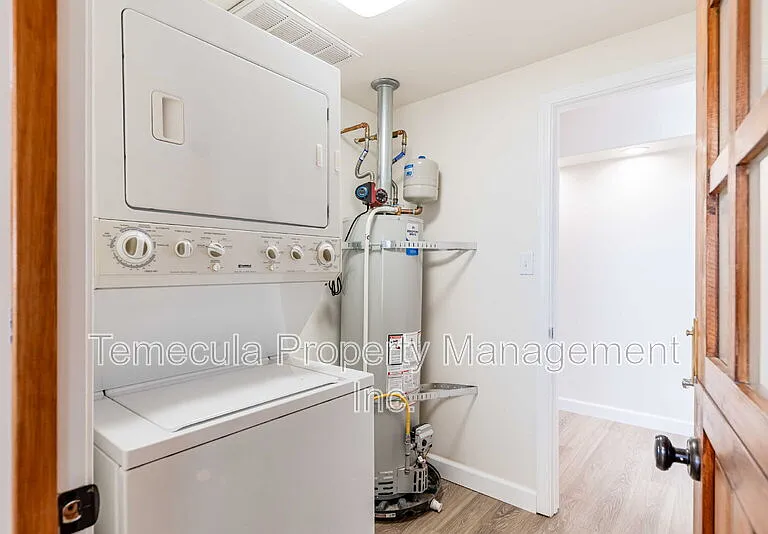 2655 Loring St — Photo 8