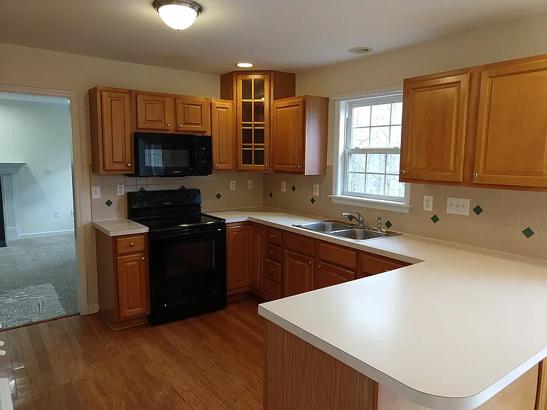 136 Trafalgar Ln — Photo 6